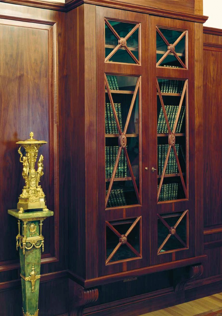 Книжный шкаф в рабочем кабинете Президента