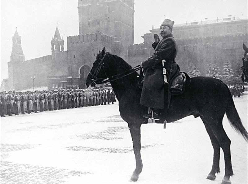 Красная площадь 7 ноября 1941 года. Маршал Советского Союза С.М. Буденный принимает парад